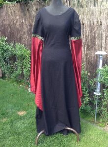 Kleid schwarz rot